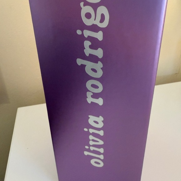 [PRICED TO SELL] Olivia Rodrigo x Stanley Quencher H2.0 Tumbler - Brand new - Picture 9 of 10